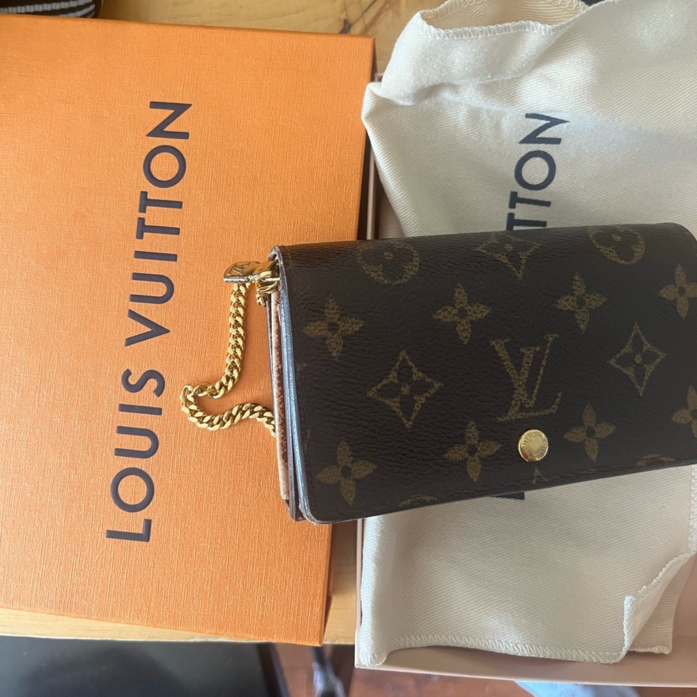 Authentic Louis Vuitton Sarah Monogram Wallet on Chain